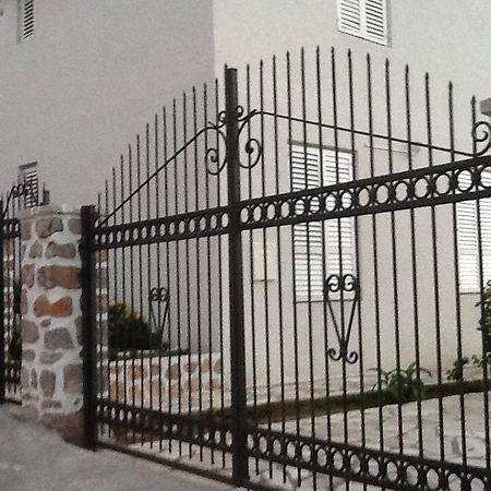 Villa Mirista لوستيكا الغرفة الصورة