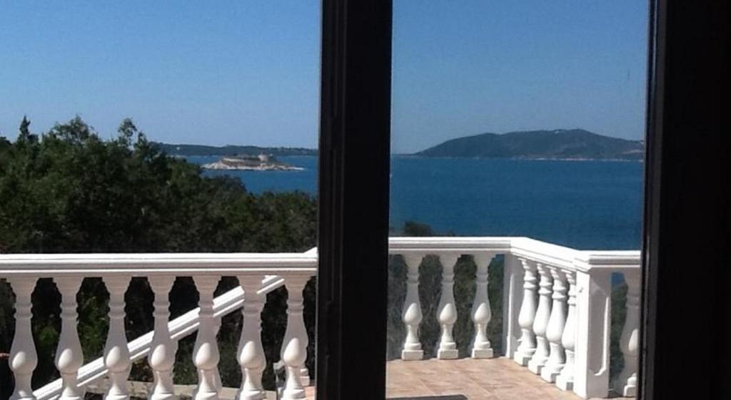 Villa Mirista لوستيكا الغرفة الصورة